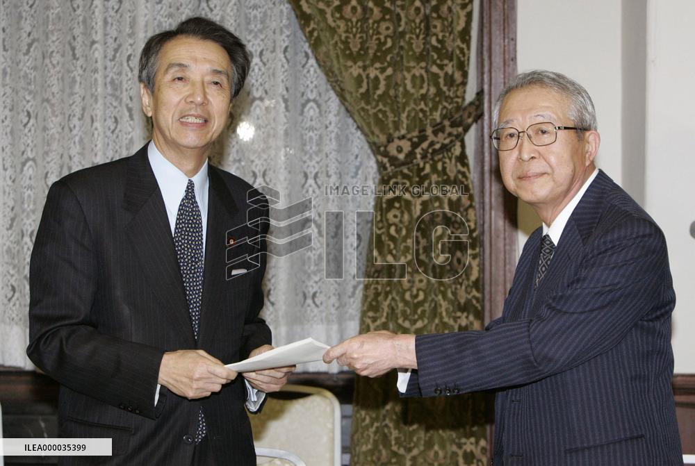 Panel endorses enhanced central gov't role in education