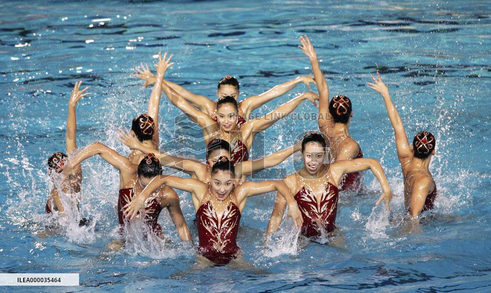 Japan advances past preliminary round in free combination
