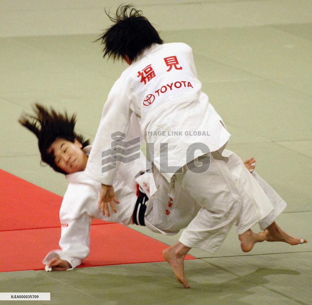 Tani falls in invitational final in return to competition