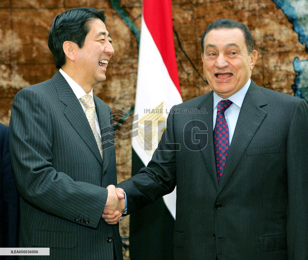 Abe, Mubarak reaffirm efforts to promote Mideast peace process