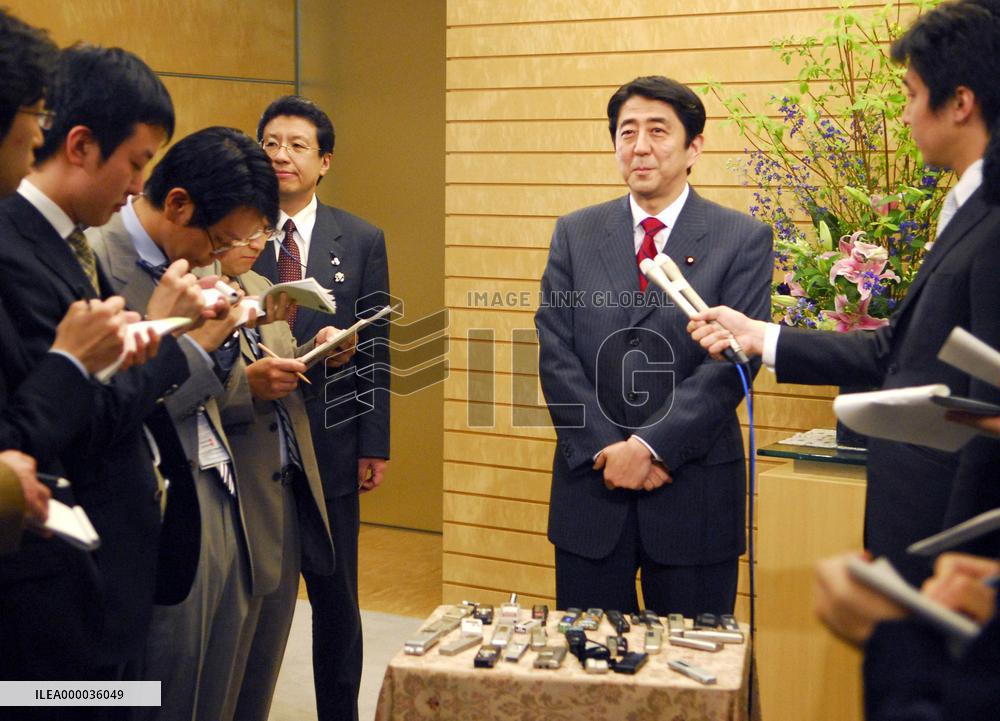 Abe sent offering to Yasukuni in 'private capacity': spokesman
