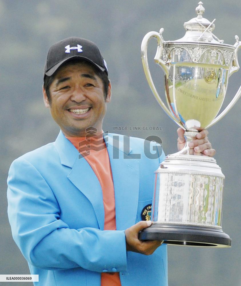 Izawa holds on to win Japan PGA Championship