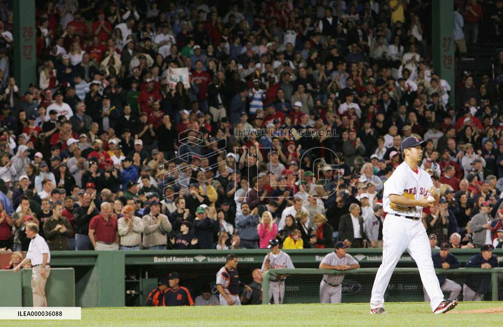 Matsuzaka pitches 1st career complete game in majors