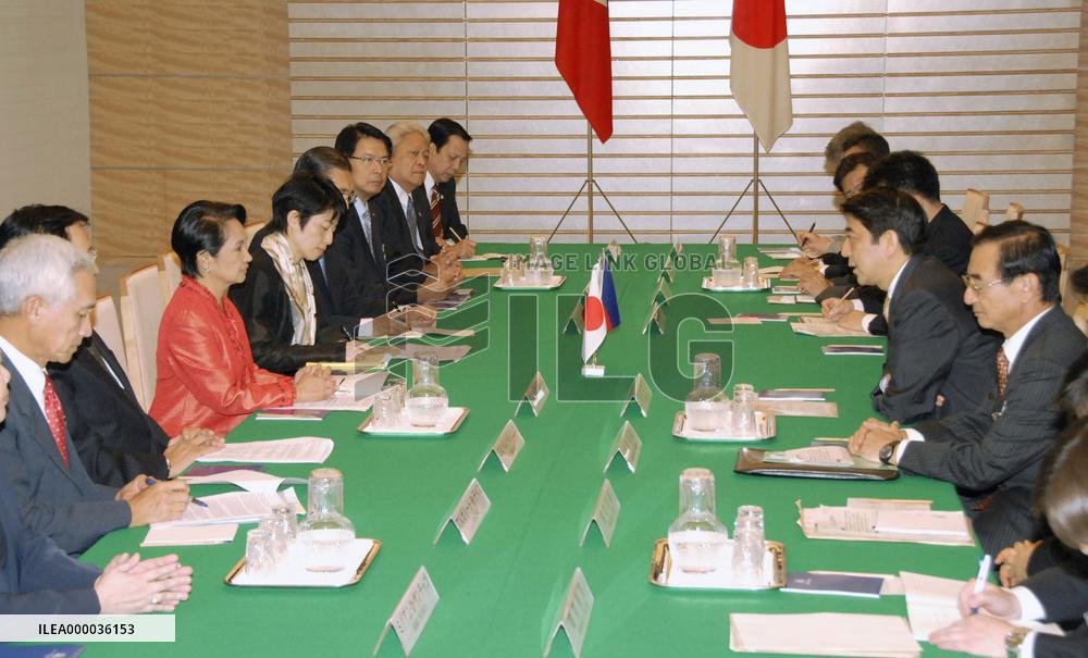 Arroyo expresses hopes to host N. Korea nuke talks at ARF