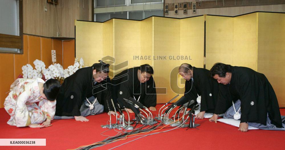 Mongolian wrestler Hakuho becomes yokozuna