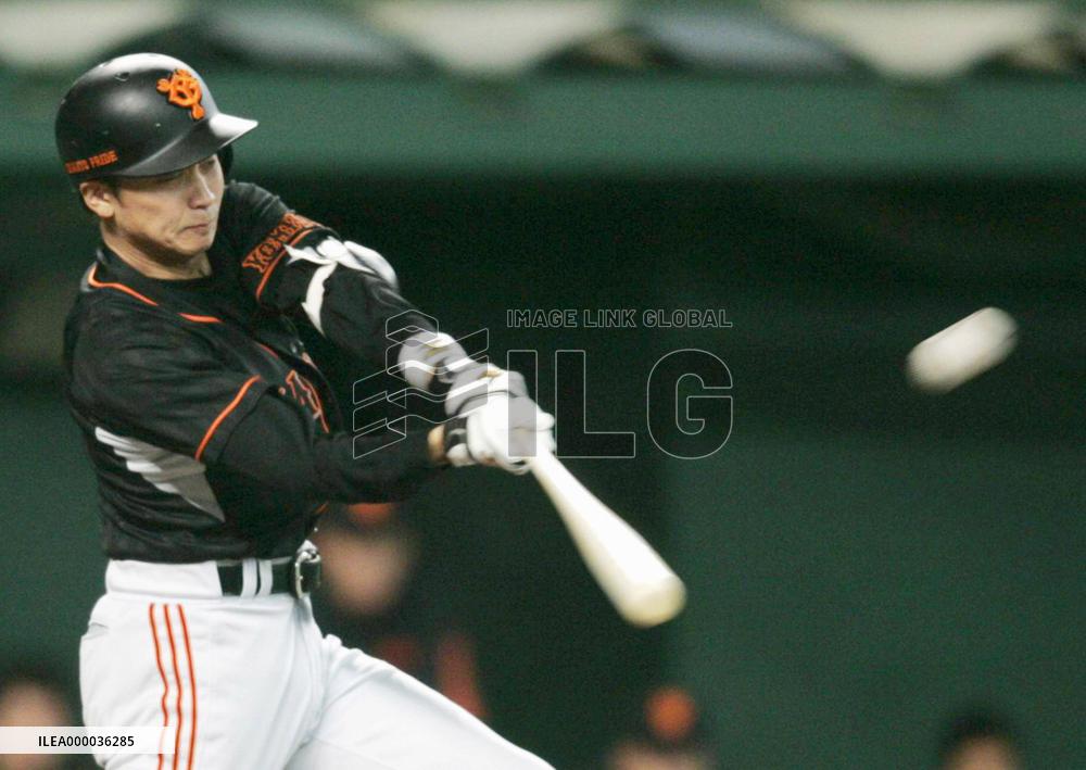 Yomiuri's Nioka marks 1,000th career hits