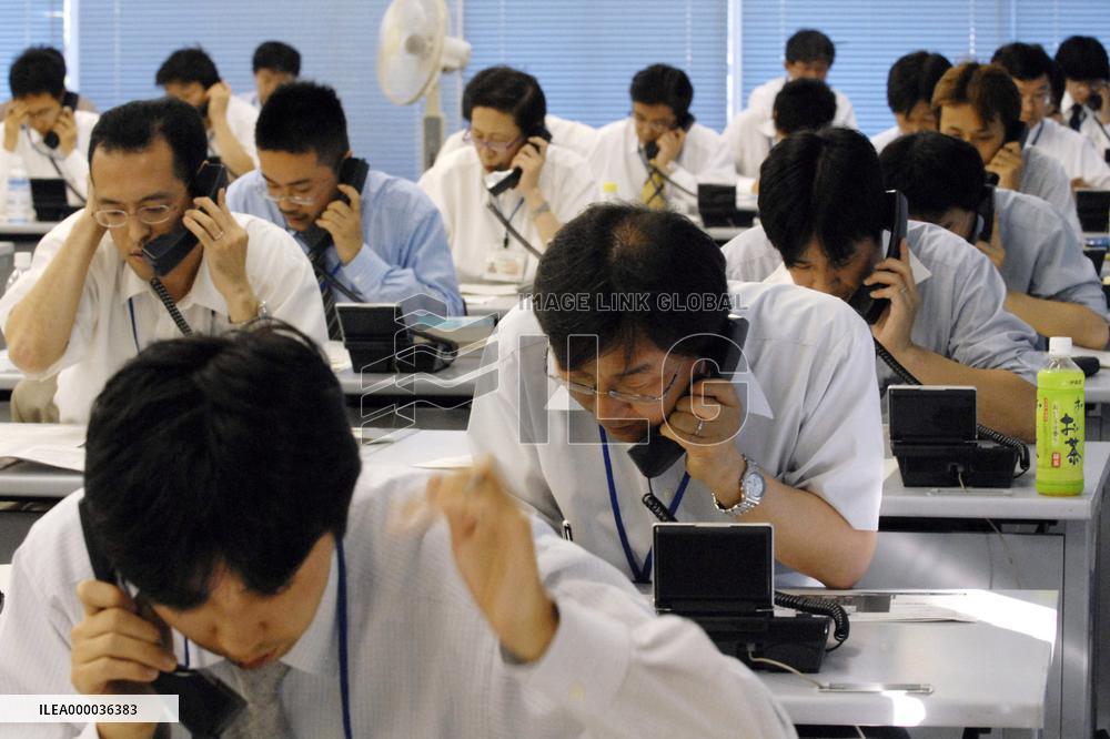 Insurance agency staffers busy accepting inquiries