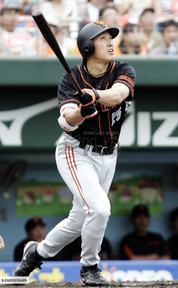 Yomiuri beats Hiroshima with 9th-inning rally