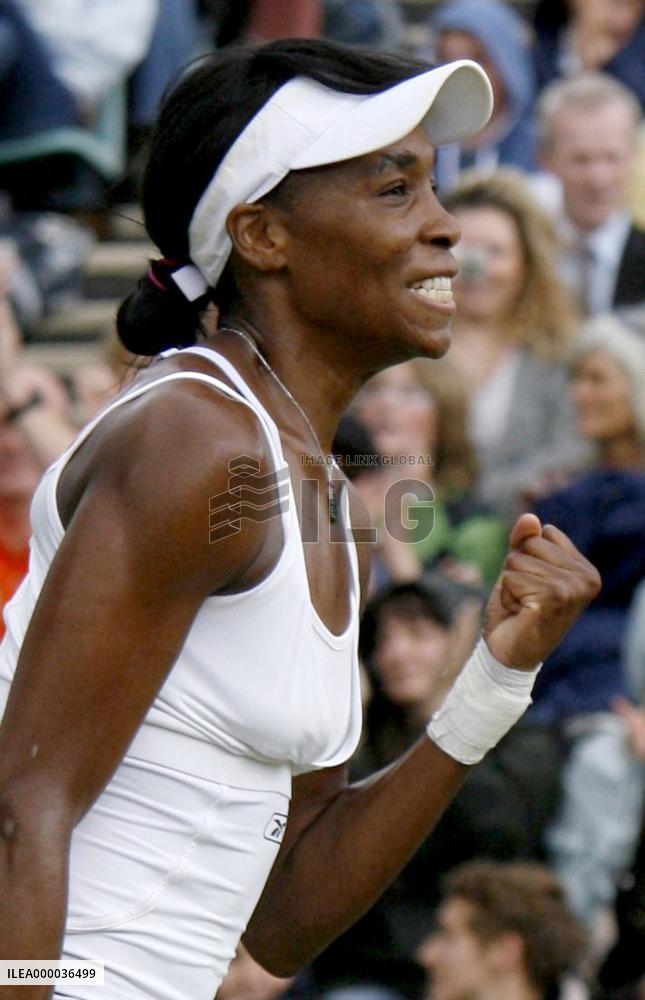 Venus Williams secures 4th-round place at Wimbledon