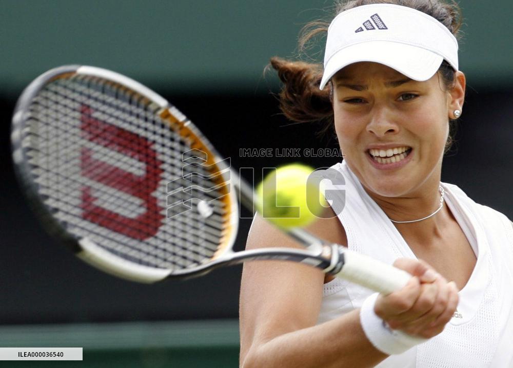 Ana Ivanovic advances to semifinals