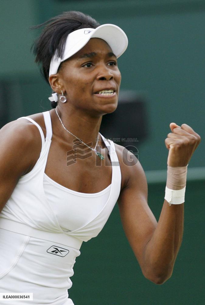 Venus Williams advances to semifinals
