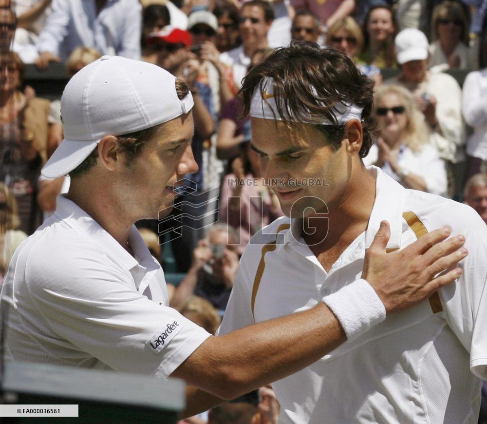 Federer advances to final in Wimbledon singles