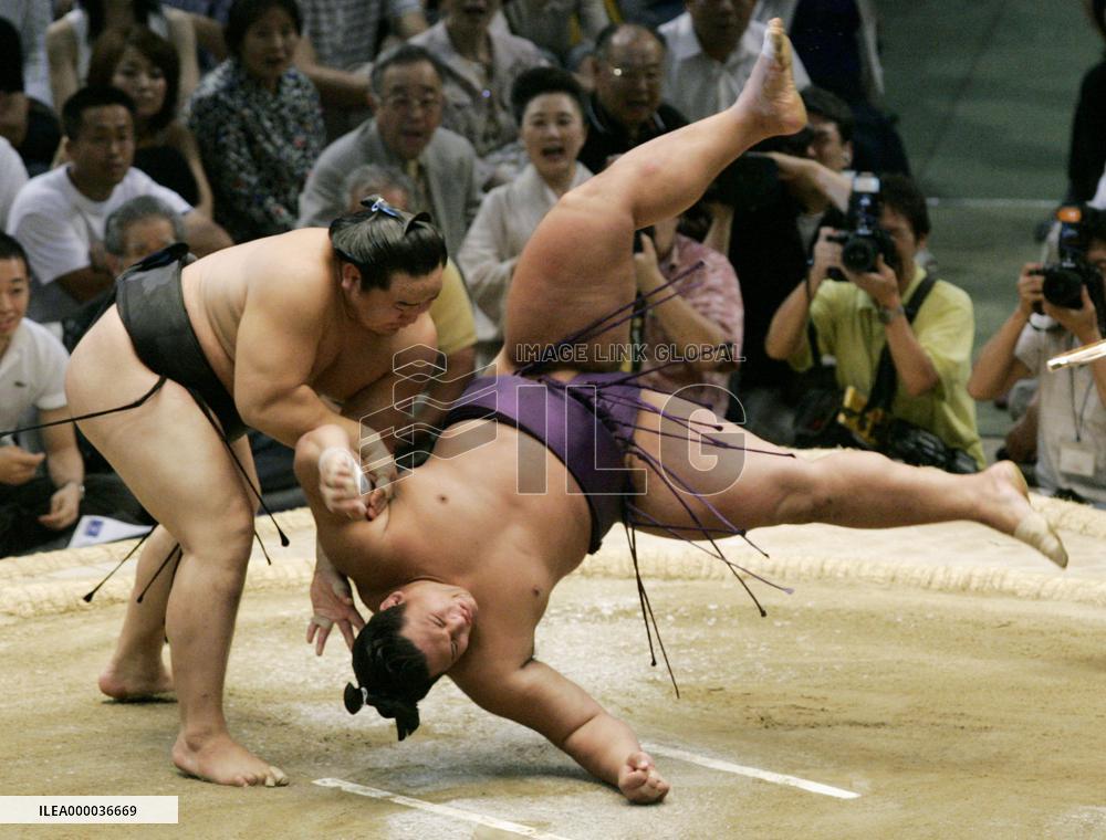 Asa, Kotomitsuki heading for clash on final day in Nagoya