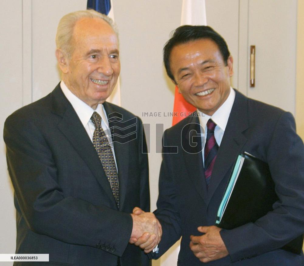 FM Aso meets with Israeli President Peres