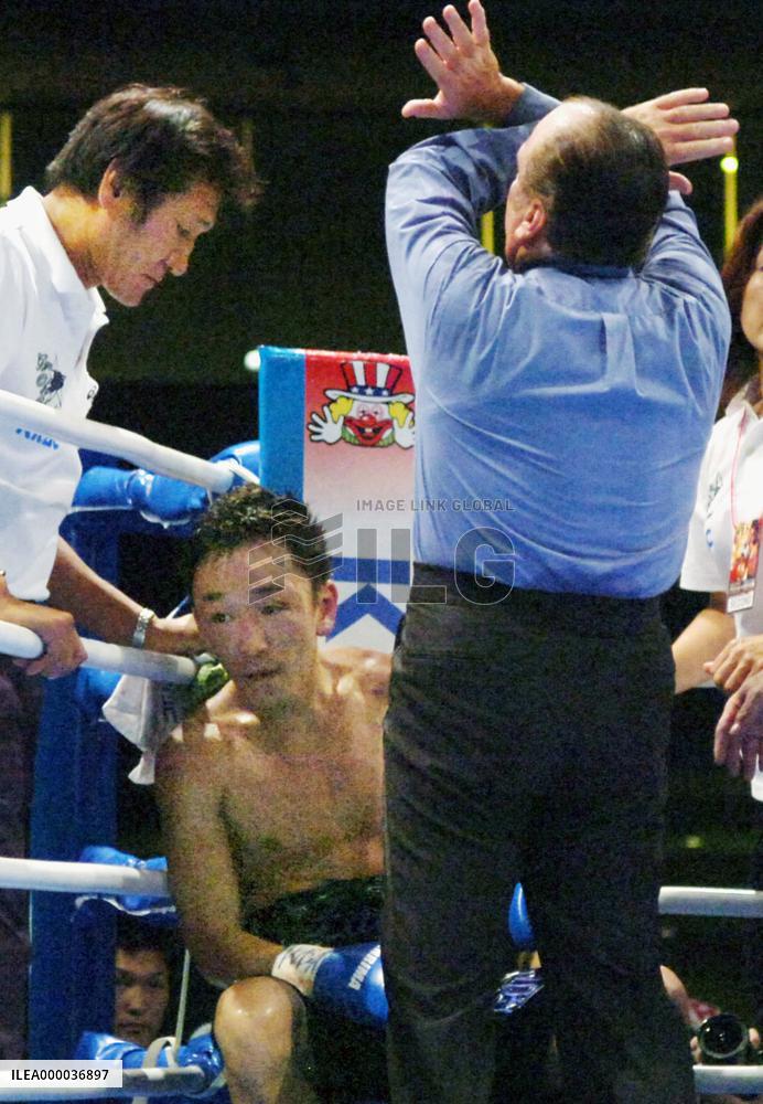 WBA undefeated champ John too much for Takemoto