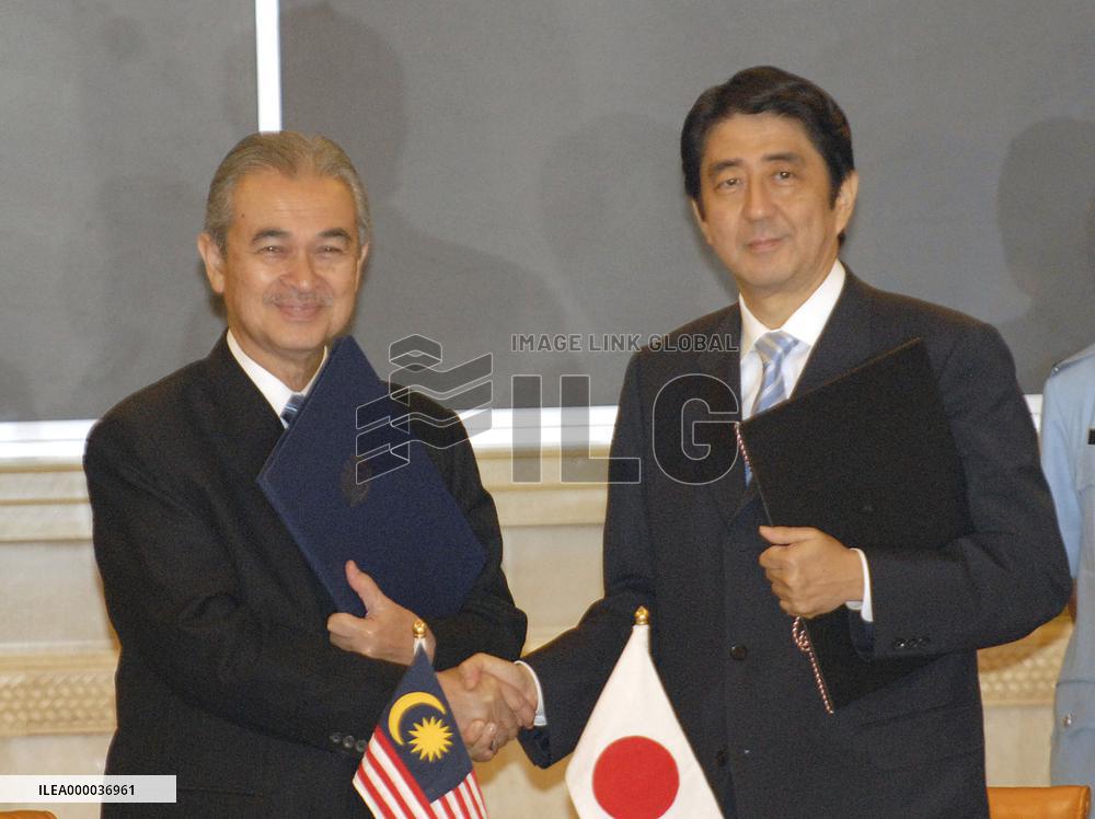 Abe, Abdullah holds talks