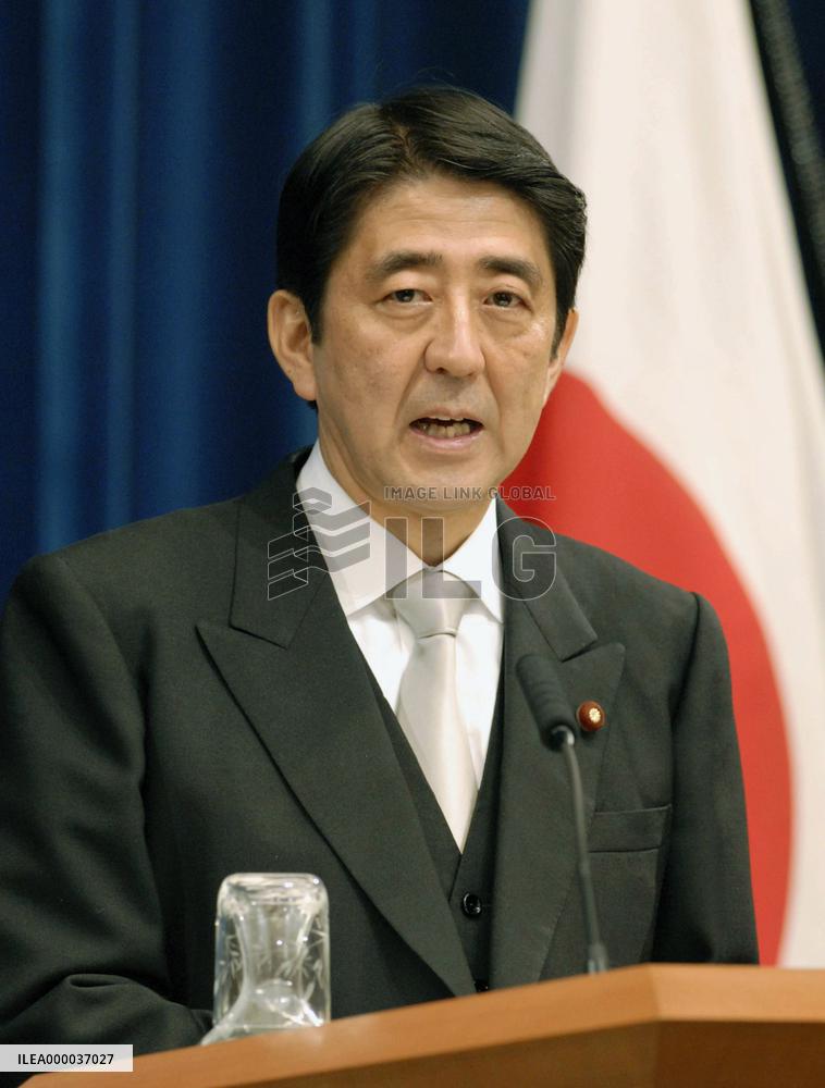 Abe reshuffles Cabinet, party leadership with veteran lawmakers