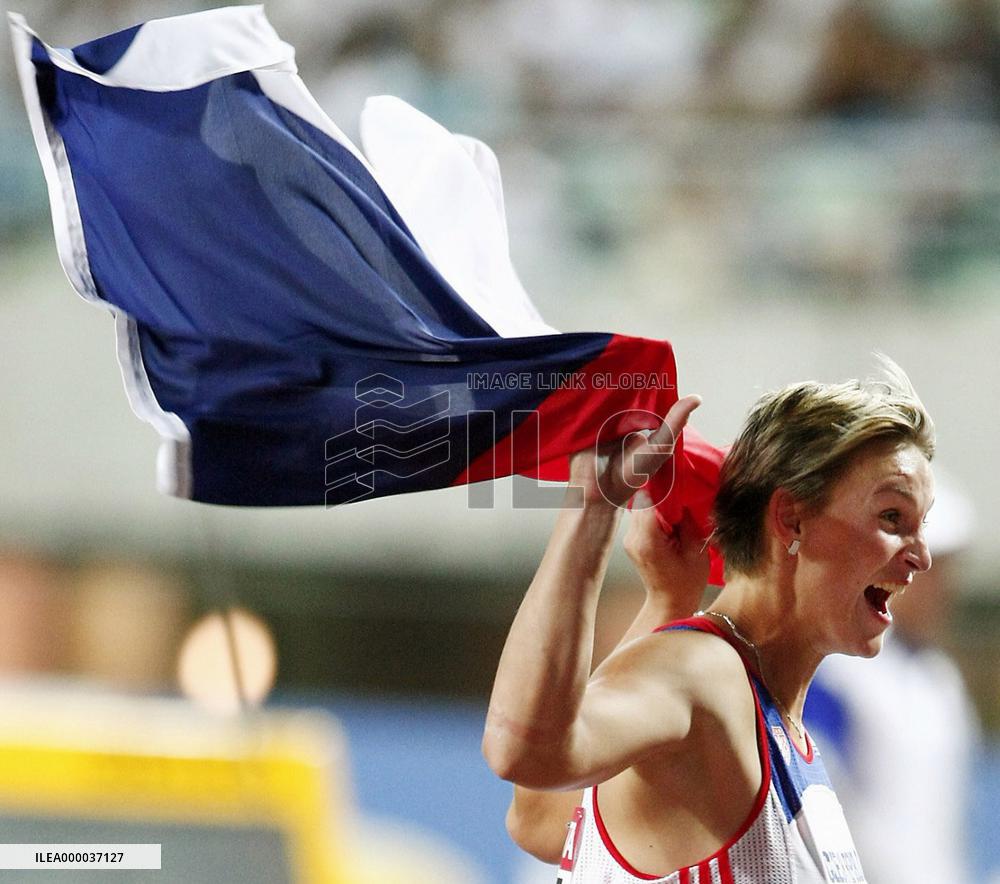 Spotakova wins gold in women's javelin throw