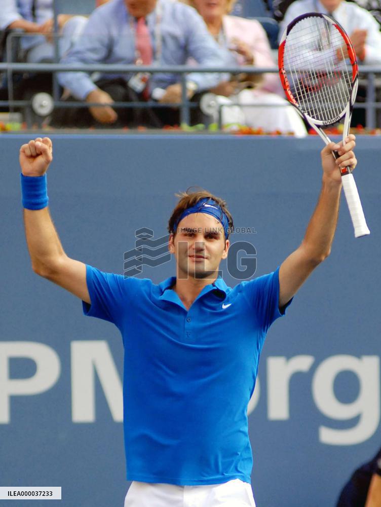 Federer advances to U.S. Open final