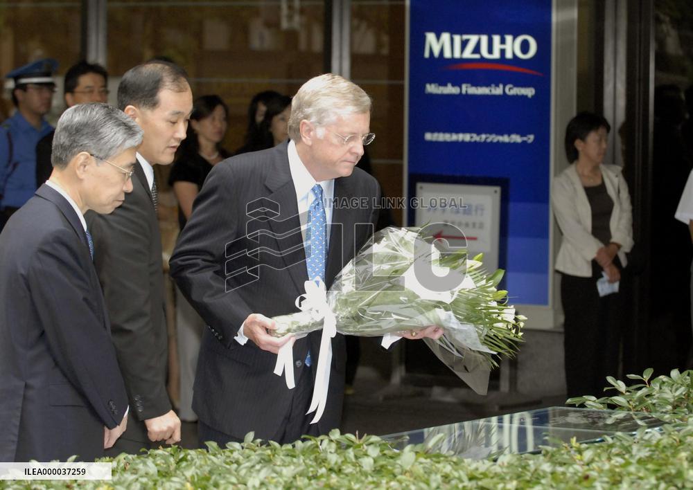 U.S. envoy remembers Japanese 9/11 victims at Mizuho Financial