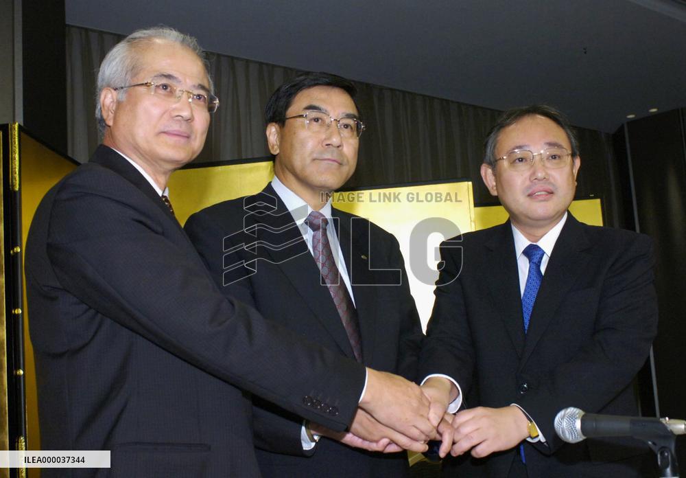 MUFG group firms tie up to revamp credit card business