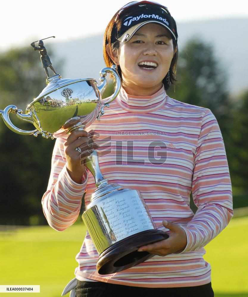 Moromizato holds on to win Japan Women's Open
