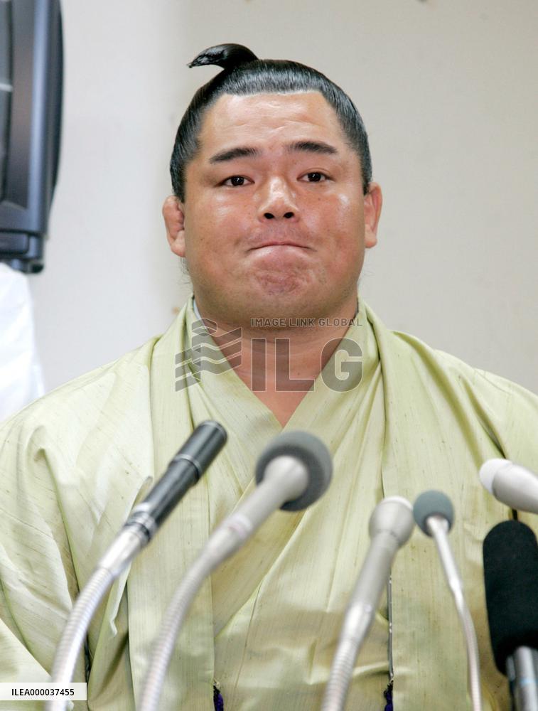 Tokitsuumi takes over stable from dismissed elder