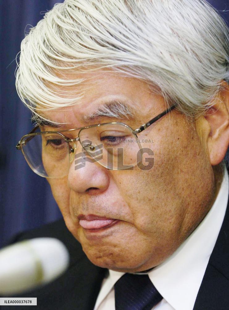Nichias chief to resign over data fabrication
