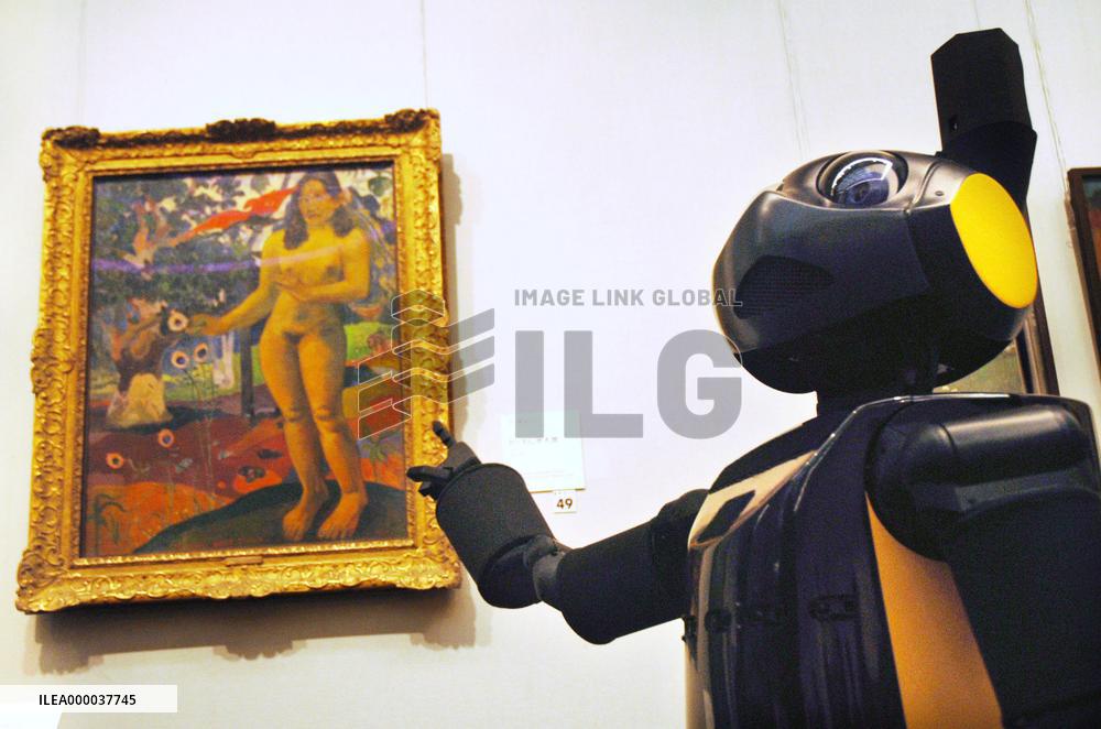 Robot plays museum guide at Okayama's Ohara Museum of Art