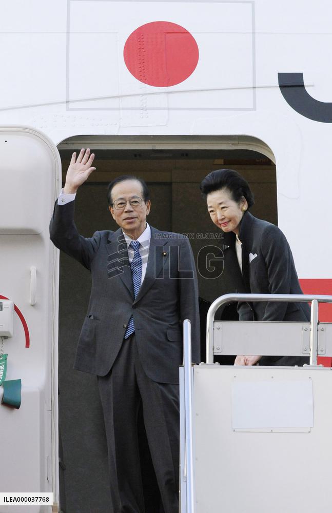 Fukuda heads to Singapore for ASEAN meetings