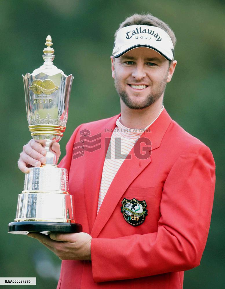 Jones wins Nippon Series, Taniguchi clinches money title