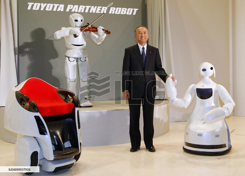 Toyota eyeing practical use of partner robot in early 2010s