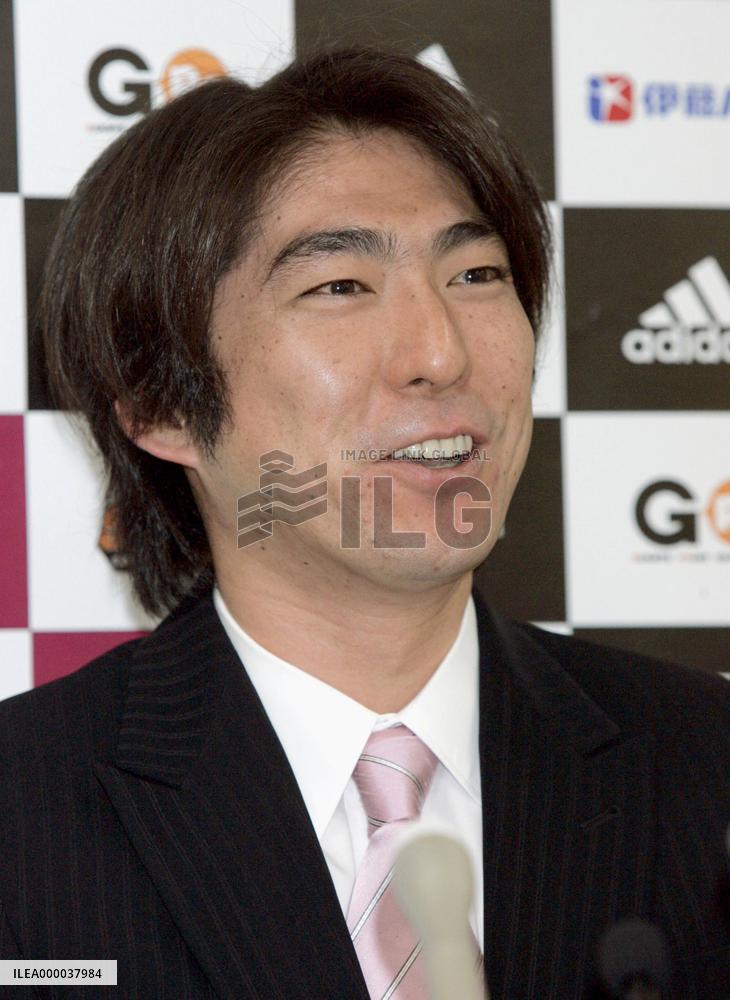 Ogasawara re-signs with Yomiuri for 380 mil. yen