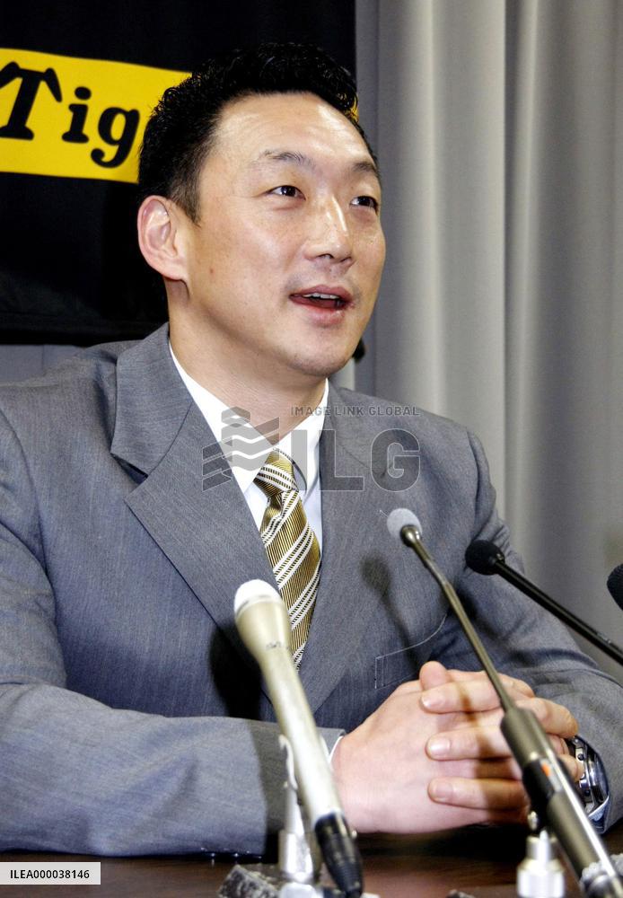 Kanemoto remains highest-paid Japanese player