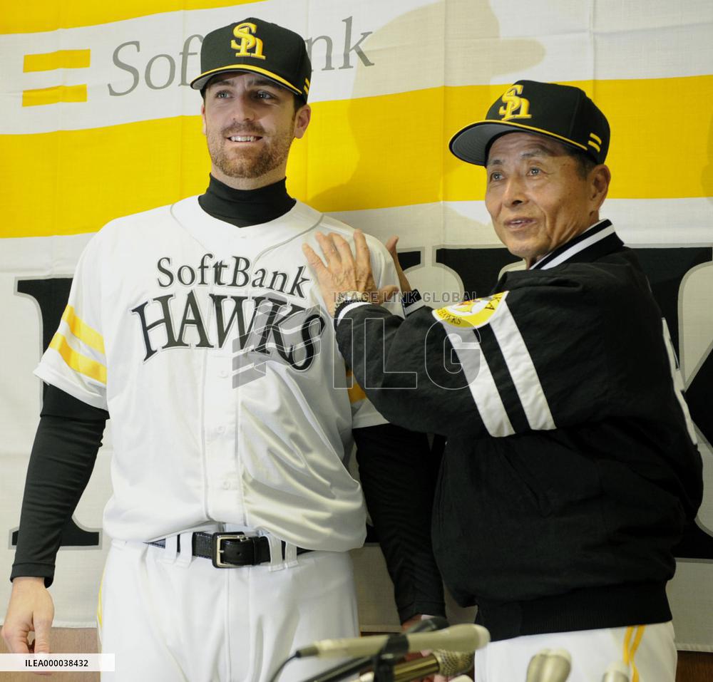 Former MLB pitcher Houlton joins Hawks