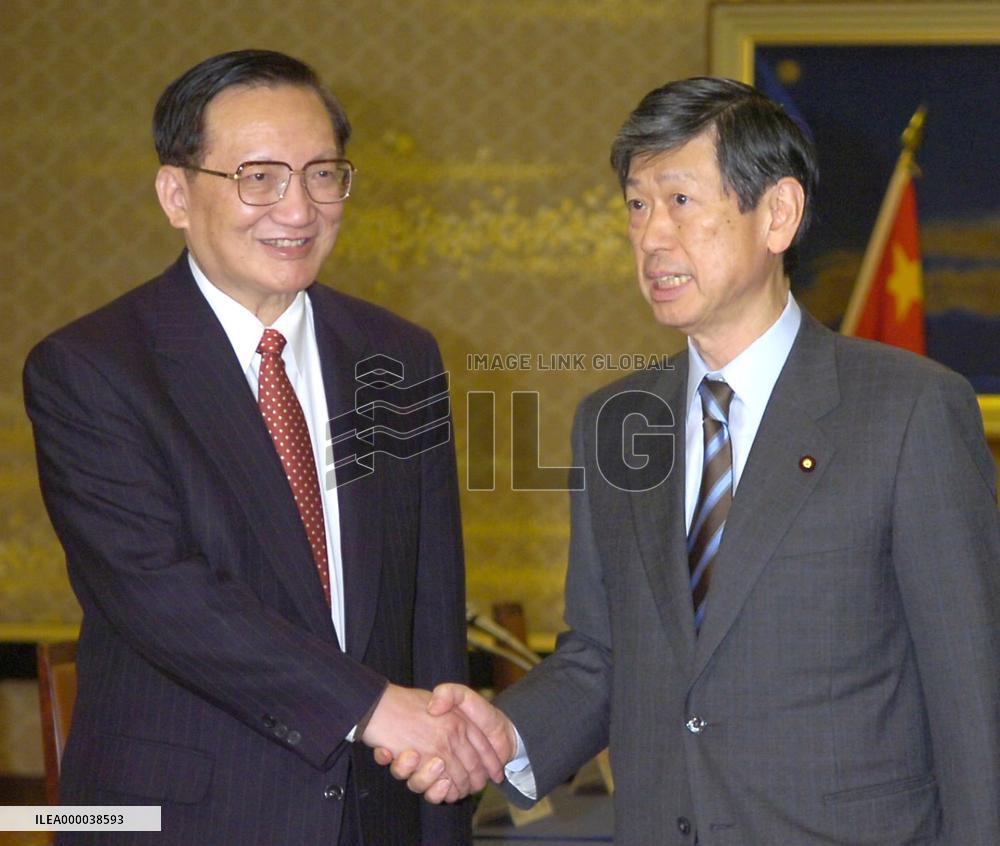 Foreign Minister Komura meets Chinese State Councillor Tang