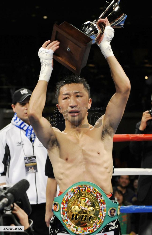 Naito defends WBC flyweight title in draw