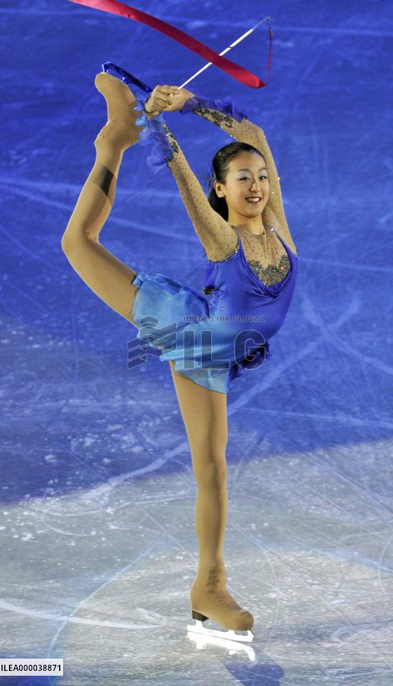 Asada performs at world figure skating exhibition