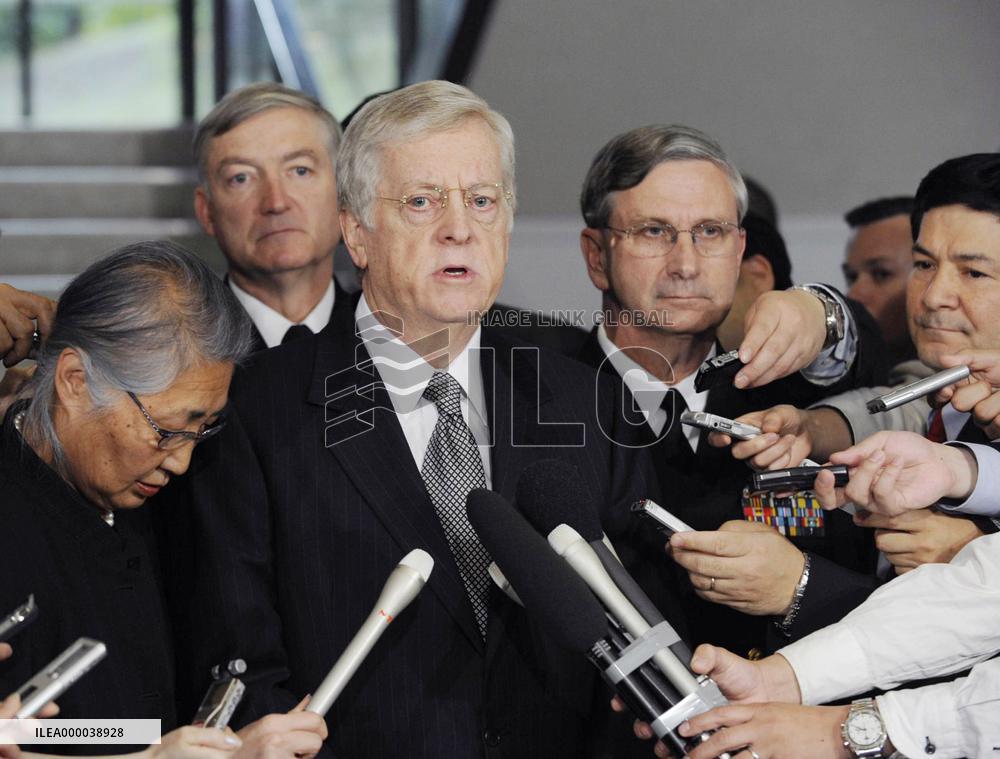 U.S. envoy Schieffer meets Komura over taxi driver's murder