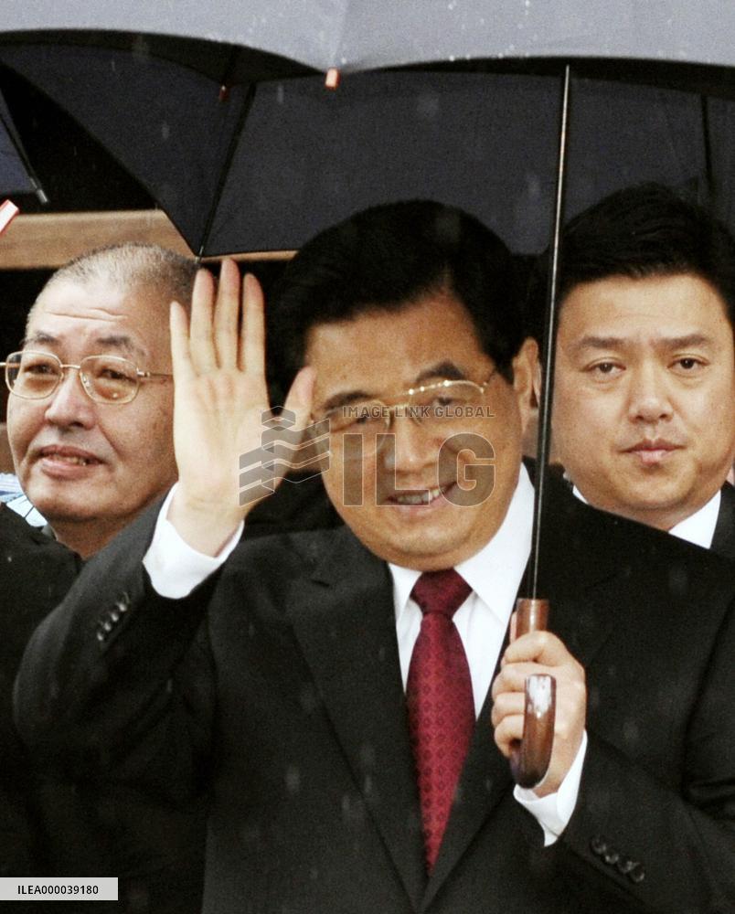 China's Hu visits Nara on last leg of official visit to Japan