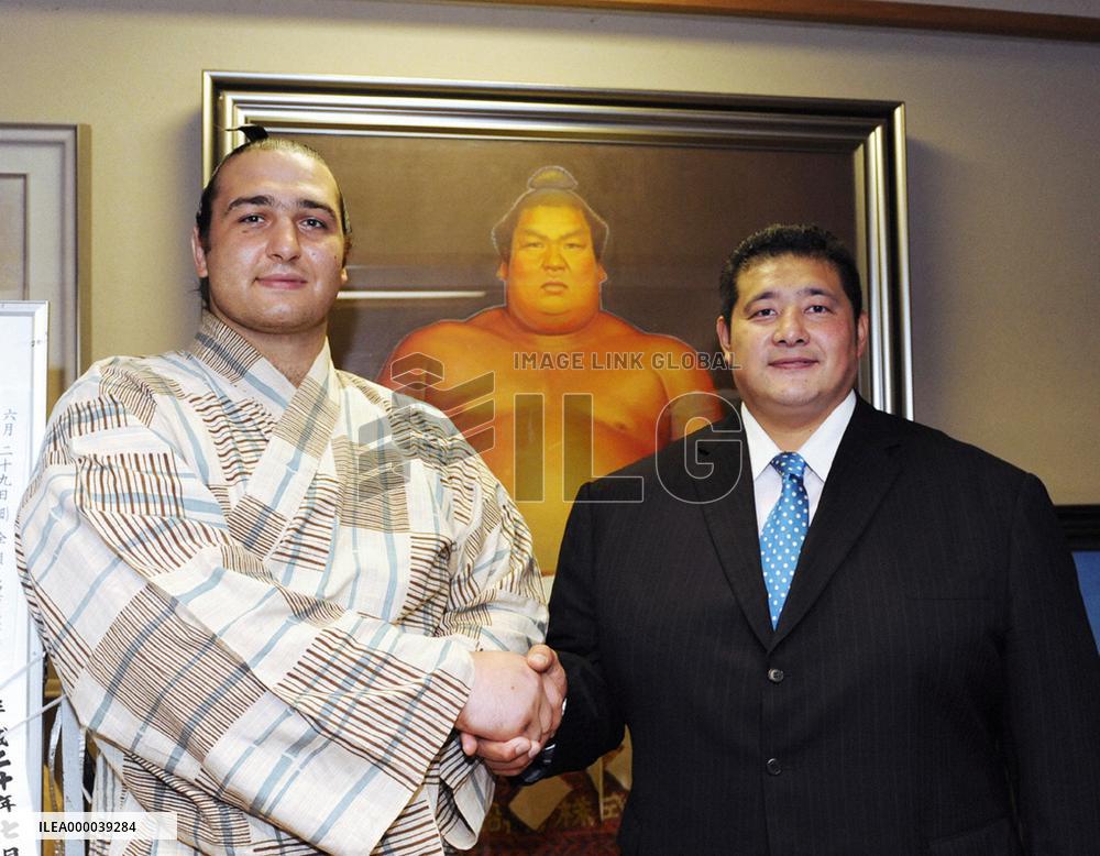 Kotooshu celebrates with stable master after Emperor's Cup