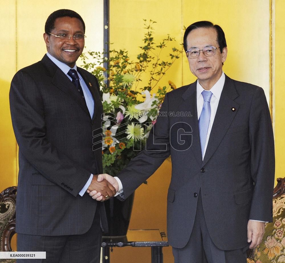 Fukuda begins marathon talks with African leaders ahead of TICAD