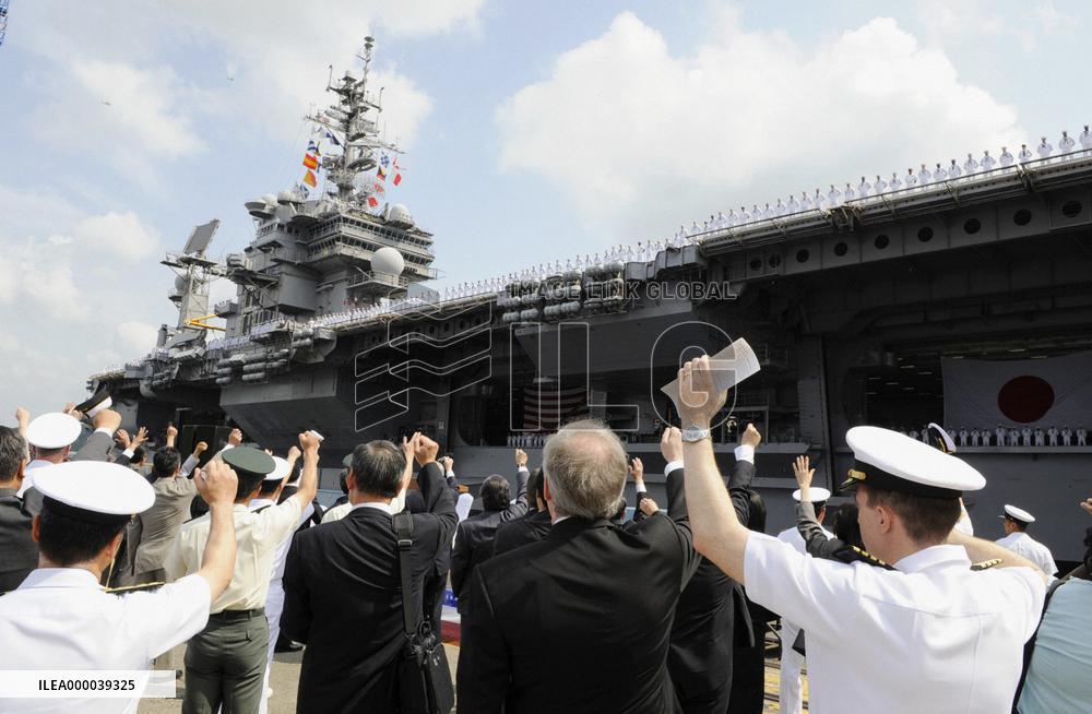 U.S. carrier Kitty Hawk leaves Japan ending mission