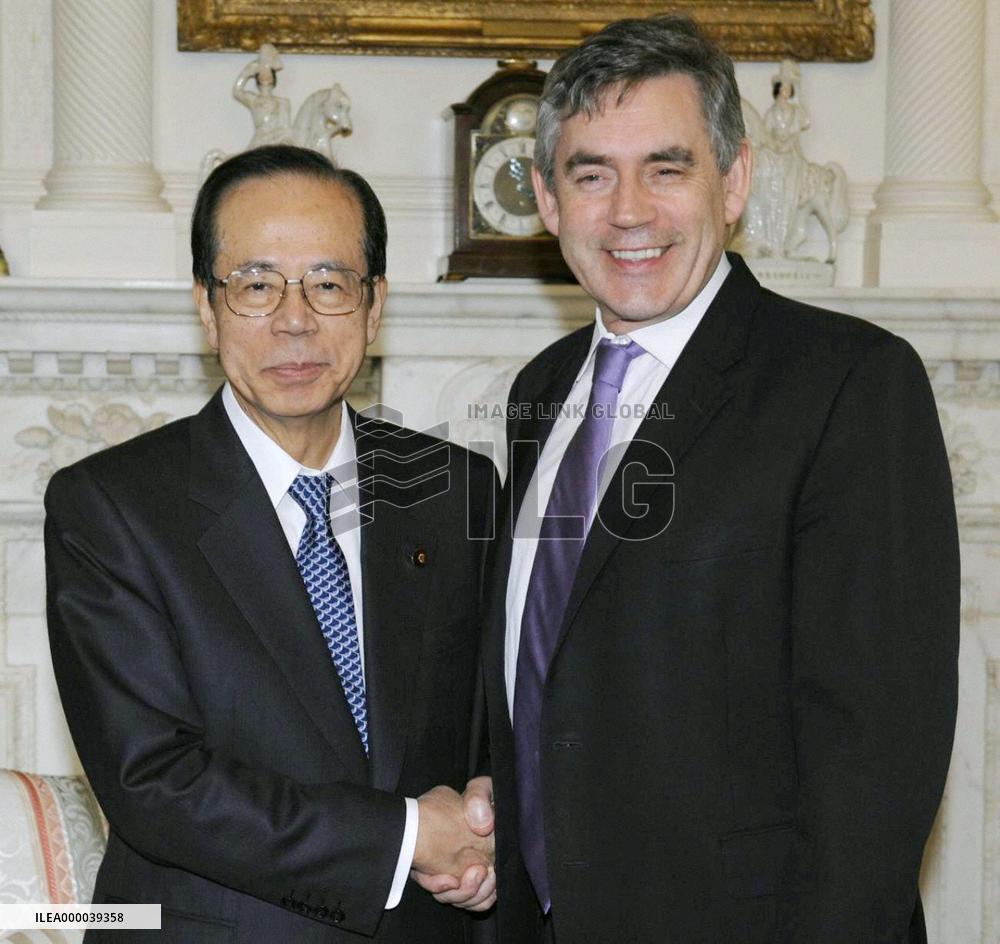 Fukuda meets Prime Minister Brown in London