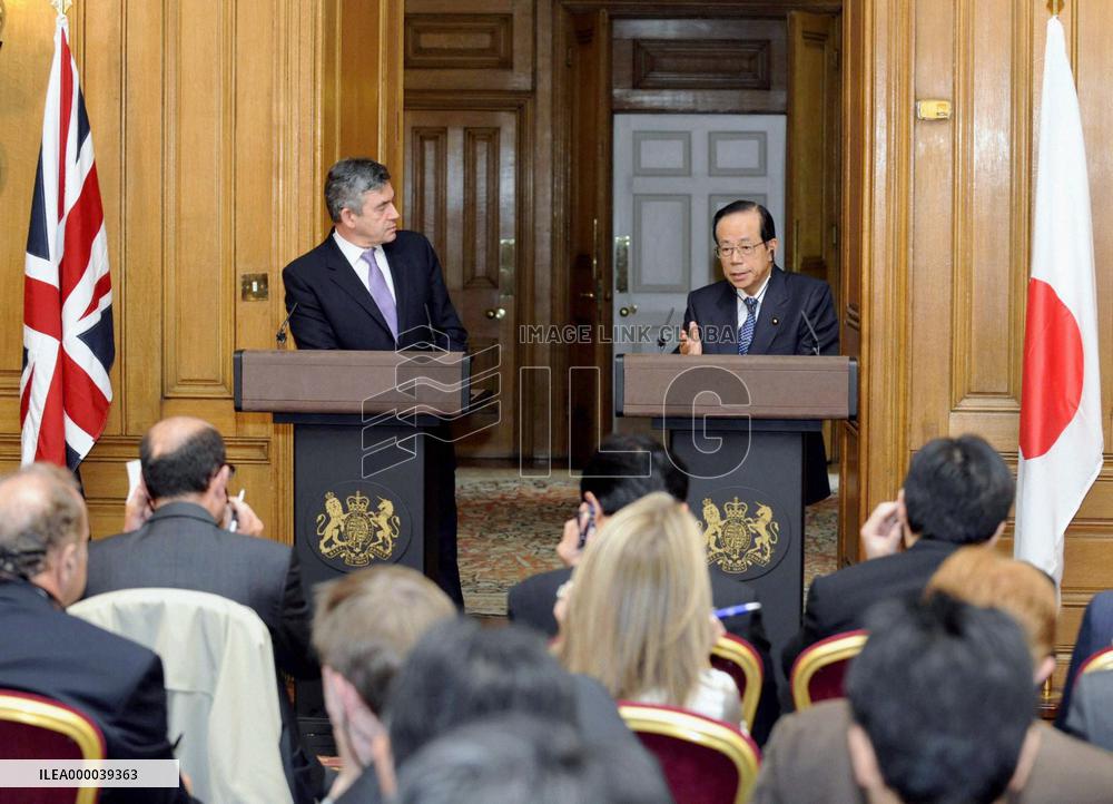 Fukuda meets Prime Minister Brown in London