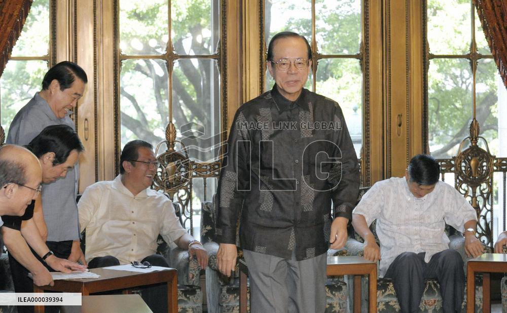 Fukuda joins 'Cool Biz' campaign