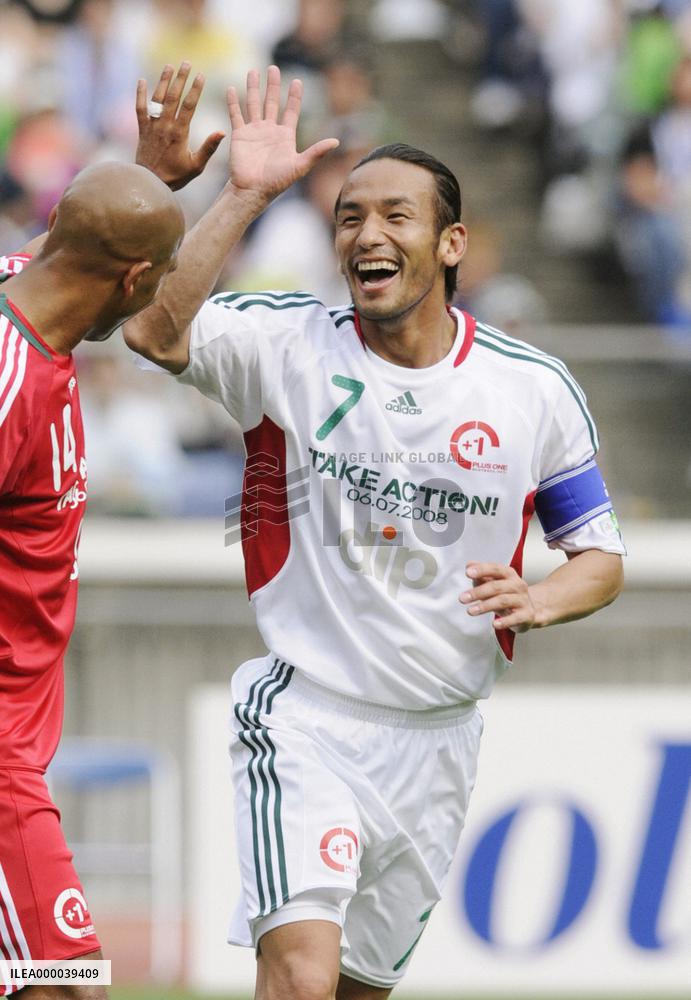 Nakata's 11 draw with World Stars in charity match