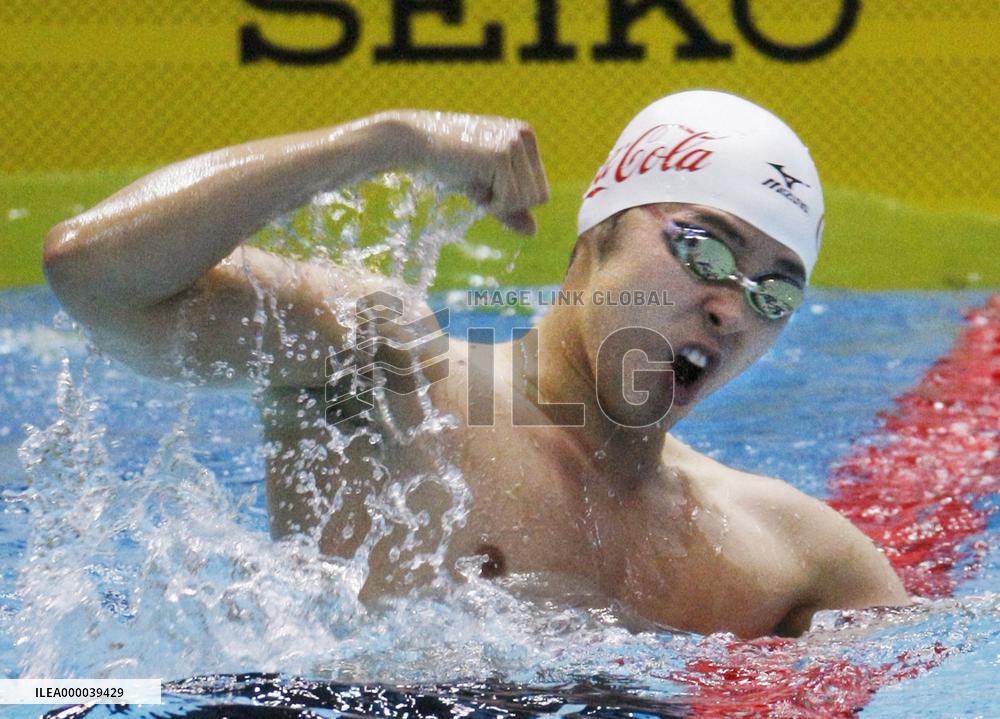 Kitajima sets 200-meter breaststroke world record