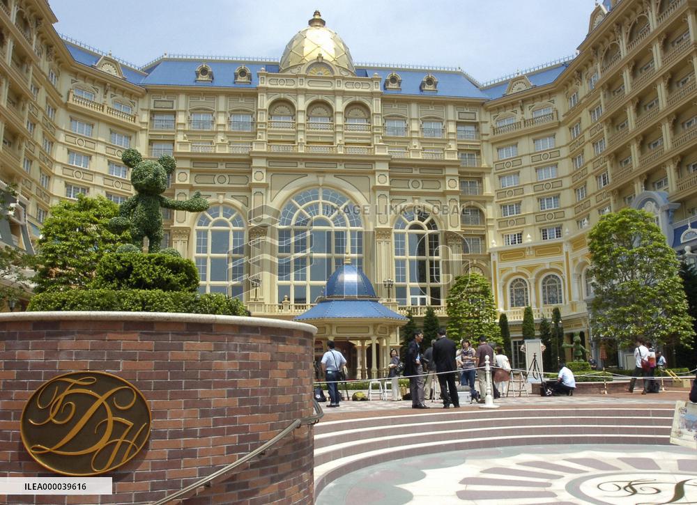 Tokyo Disneyland Hotel to open July 8