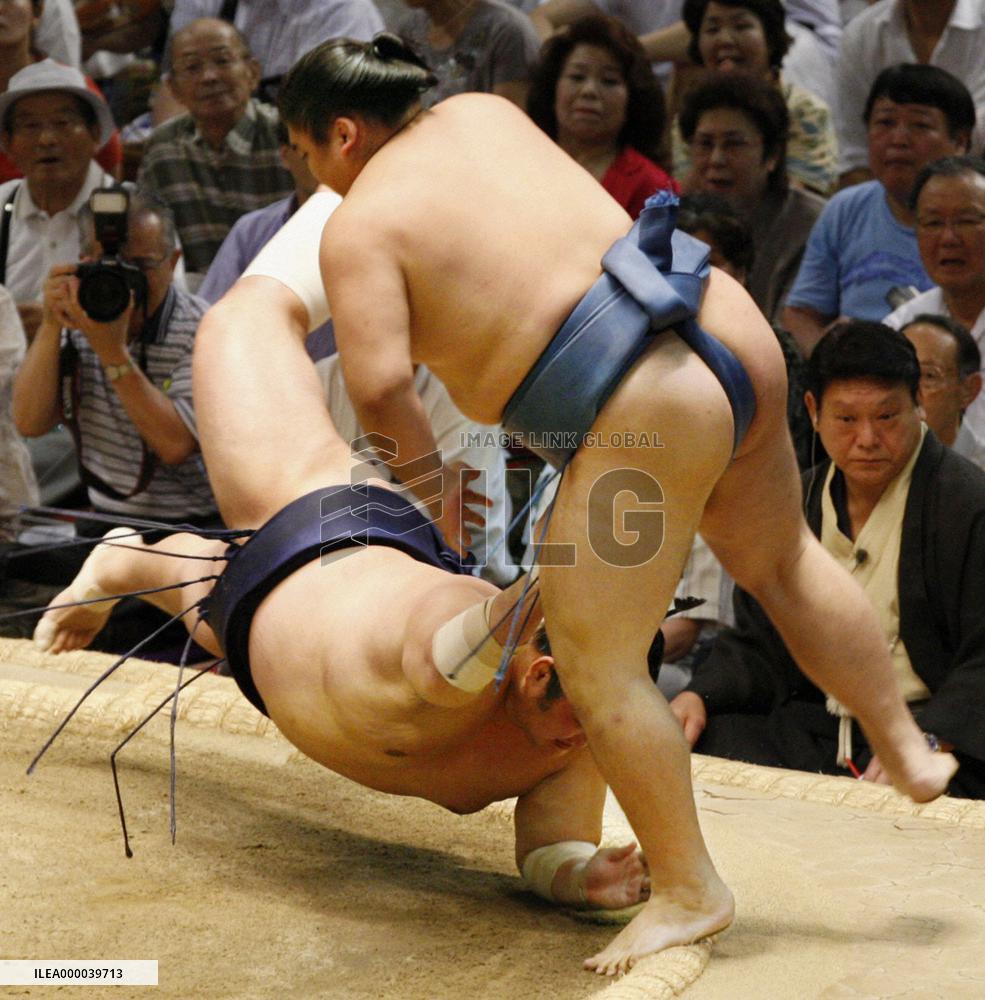 Kotomitsuki suffers 2nd defeat in sumo tourney